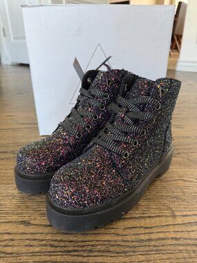 YRU Slayer Black Glitter platform Boots Size 8 New in Box
